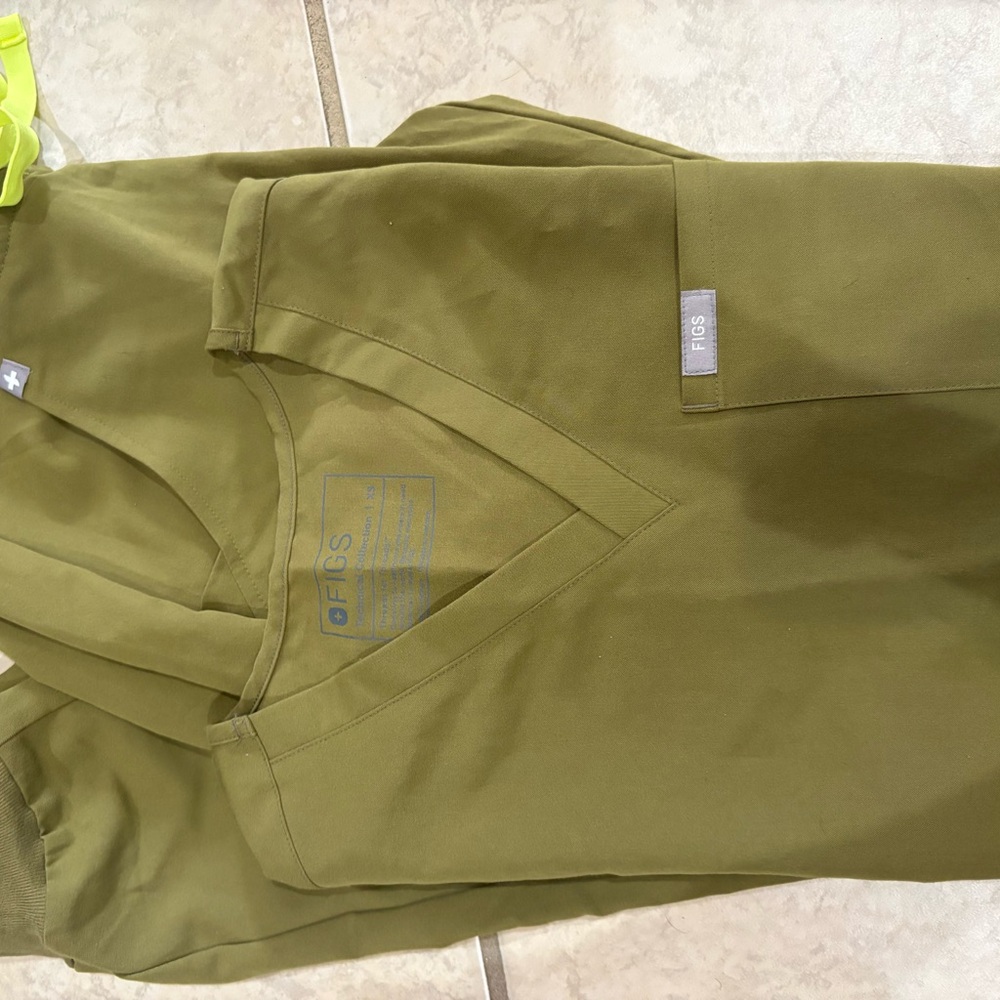 Figs Olive Green Catarina Scrub Top XS + Reg. length XS Zamora Joggers